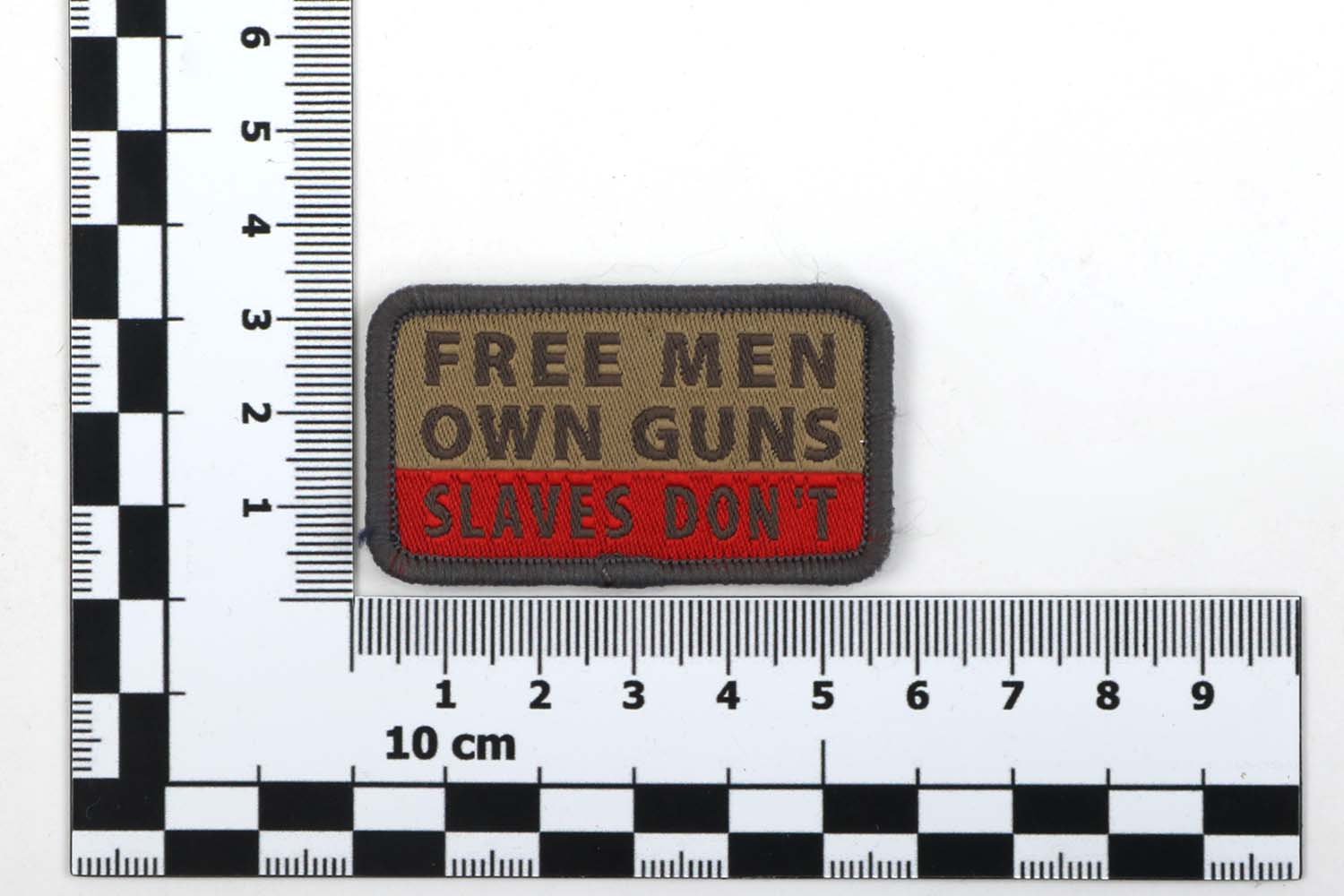 Maße, Morale Patch - FREE MEN OWN GUNS, gewebt